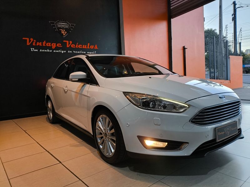 Ford FOCUS 2.0 TITANIUM PLUS FASTBACK 16V FLEX 4P POWERSHIFT 2016/2017 VINTAGE VEÍCULOS CAXIAS DO SUL / Carros no Vale