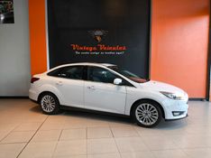 Ford FOCUS 2.0 TITANIUM PLUS FASTBACK 16V FLEX 4P POWERSHIFT 2016/2017 VINTAGE VEÍCULOS CAXIAS DO SUL / Carros no Vale