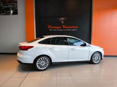 Ford FOCUS 2.0 TITANIUM PLUS FASTBACK 16V FLEX 4P POWERSHIFT 2016/2017 VINTAGE VEÍCULOS CAXIAS DO SUL / Carros no Vale