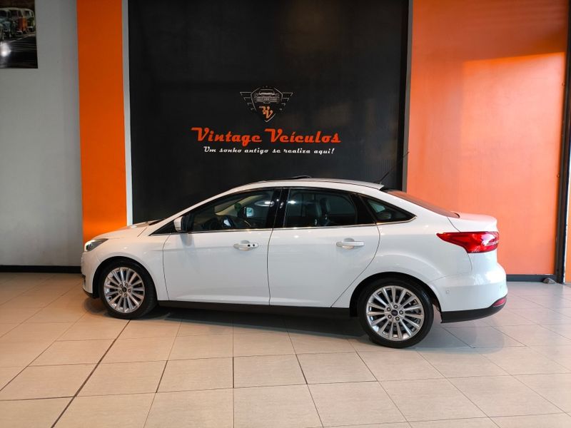 Ford FOCUS 2.0 TITANIUM PLUS FASTBACK 16V FLEX 4P POWERSHIFT 2016/2017 VINTAGE VEÍCULOS CAXIAS DO SUL / Carros no Vale
