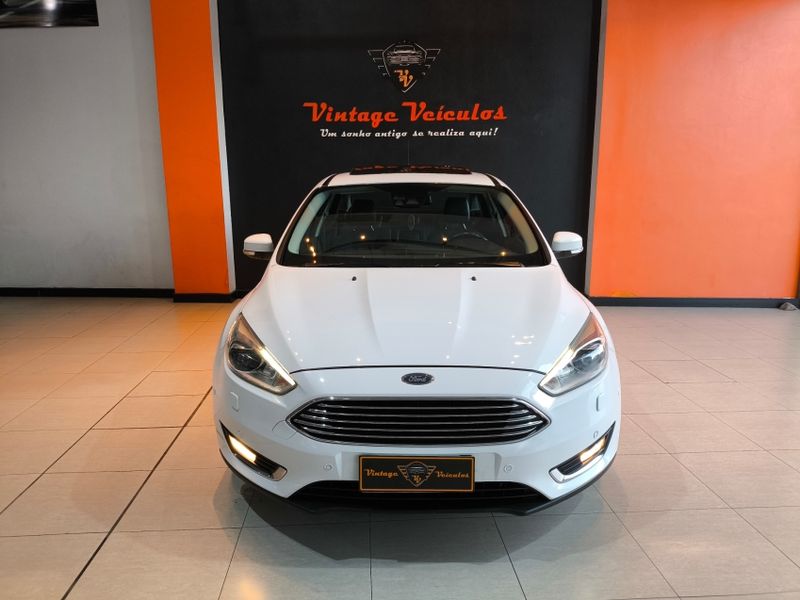 Ford FOCUS 2.0 TITANIUM PLUS FASTBACK 16V FLEX 4P POWERSHIFT 2016/2017 VINTAGE VEÍCULOS CAXIAS DO SUL / Carros no Vale
