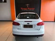Ford FOCUS 2.0 TITANIUM PLUS FASTBACK 16V FLEX 4P POWERSHIFT 2016/2017 VINTAGE VEÍCULOS CAXIAS DO SUL / Carros no Vale