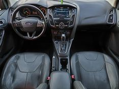 Ford FOCUS 2.0 TITANIUM PLUS FASTBACK 16V FLEX 4P POWERSHIFT 2016/2017 VINTAGE VEÍCULOS CAXIAS DO SUL / Carros no Vale