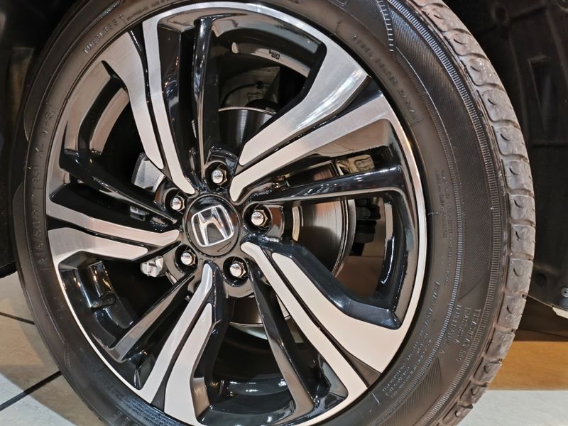 Honda CIVIC 1.5 16V TURBO GASOLINA TOURING 4P CVT 2018/2018 VINTAGE VEÍCULOS CAXIAS DO SUL / Carros no Vale