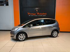 Honda FIT 1.4 LX 16V FLEX 4P AUTOMÁTICO 2014/2014 VINTAGE VEÍCULOS CAXIAS DO SUL / Carros no Vale