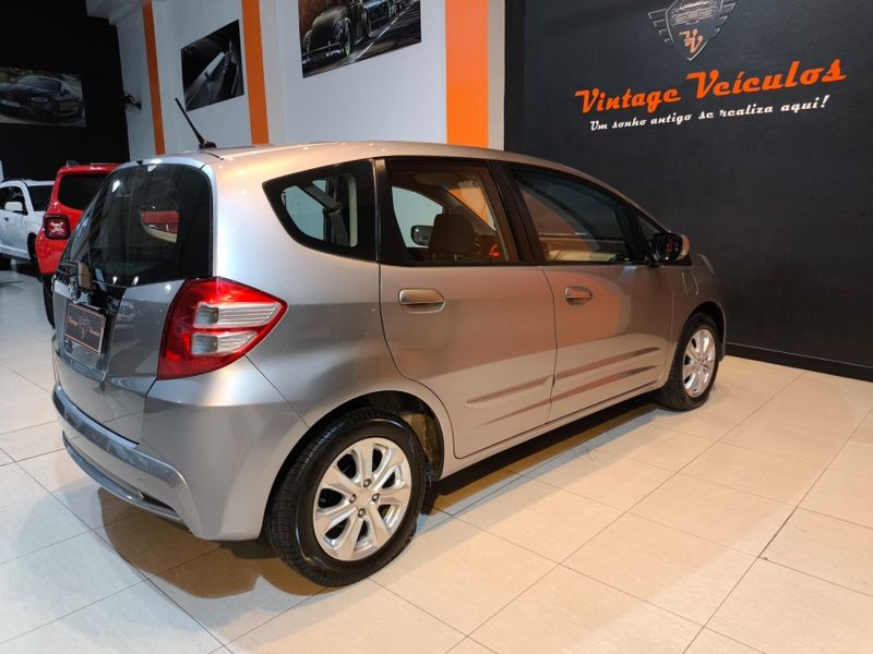 Honda FIT 1.4 LX 16V FLEX 4P AUTOMÁTICO 2014/2014 VINTAGE VEÍCULOS CAXIAS DO SUL / Carros no Vale