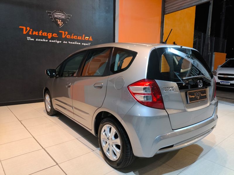 Honda FIT 1.4 LX 16V FLEX 4P AUTOMÁTICO 2014/2014 VINTAGE VEÍCULOS CAXIAS DO SUL / Carros no Vale