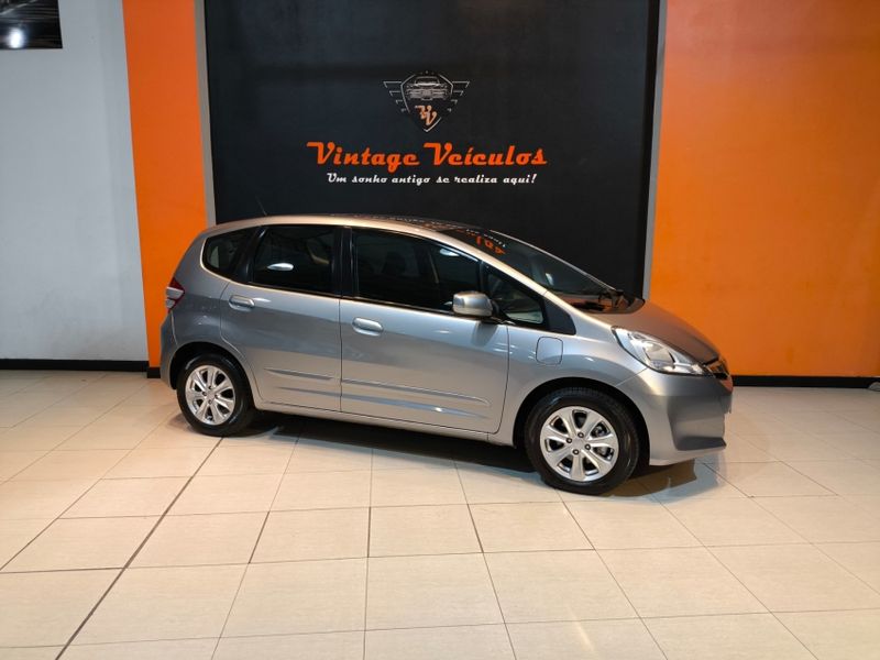 Honda FIT 1.4 LX 16V FLEX 4P AUTOMÁTICO 2014/2014 VINTAGE VEÍCULOS CAXIAS DO SUL / Carros no Vale