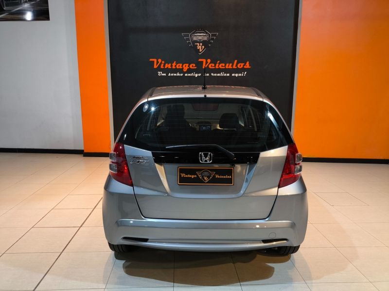 Honda FIT 1.4 LX 16V FLEX 4P AUTOMÁTICO 2014/2014 VINTAGE VEÍCULOS CAXIAS DO SUL / Carros no Vale