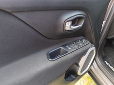 JEEP RENEGADE 1.8 16V FLEX 4P AUTOMÁTICO 2020/2021 VINTAGE VEÍCULOS CAXIAS DO SUL / Carros no Vale