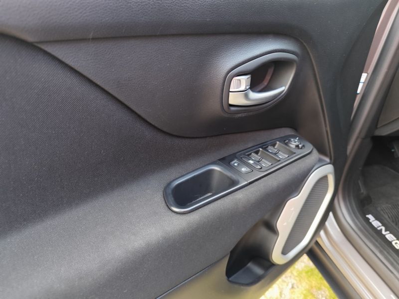 JEEP RENEGADE 1.8 16V FLEX 4P AUTOMÁTICO 2020/2021 VINTAGE VEÍCULOS CAXIAS DO SUL / Carros no Vale