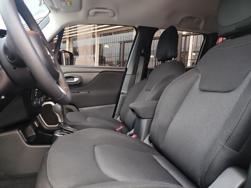 JEEP RENEGADE 1.8 16V FLEX 4P AUTOMÁTICO 2020/2021 VINTAGE VEÍCULOS CAXIAS DO SUL / Carros no Vale