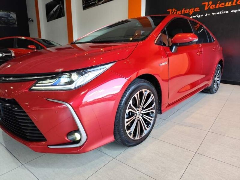 Toyota COROLLA 1.8 VVT-I HYBRID FLEX ALTIS PREMIUM CVT 2021/2022 VINTAGE VEÍCULOS CAXIAS DO SUL / Carros no Vale