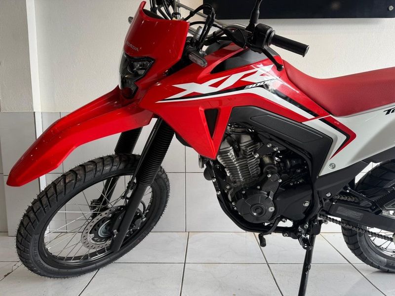 Honda XR 300L TORNADO 2025 SÓ MOTOS E AUTOMÓVEIS SANTA CRUZ DO SUL / Carros no Vale