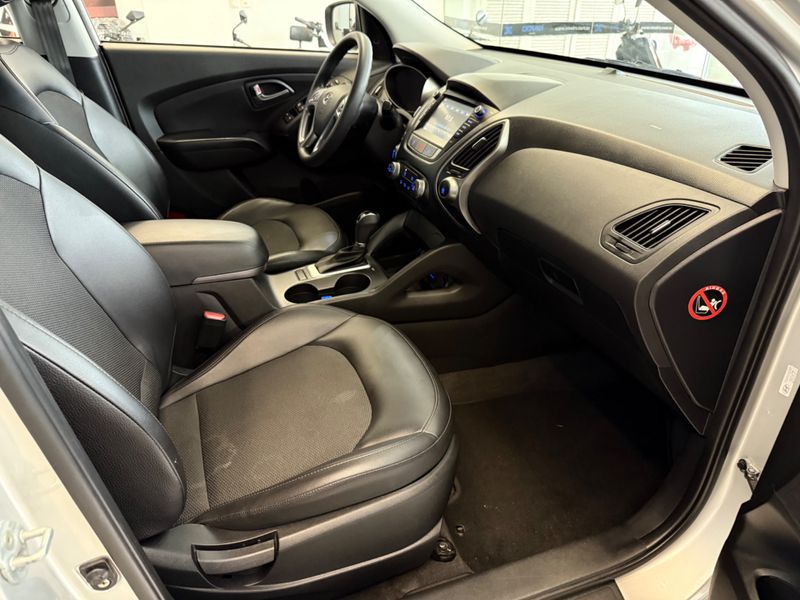 Hyundai Ix35 Gl 2.0 16v 2wd 2017/2018 COVEL VEICULOS ENCANTADO / Carros no Vale