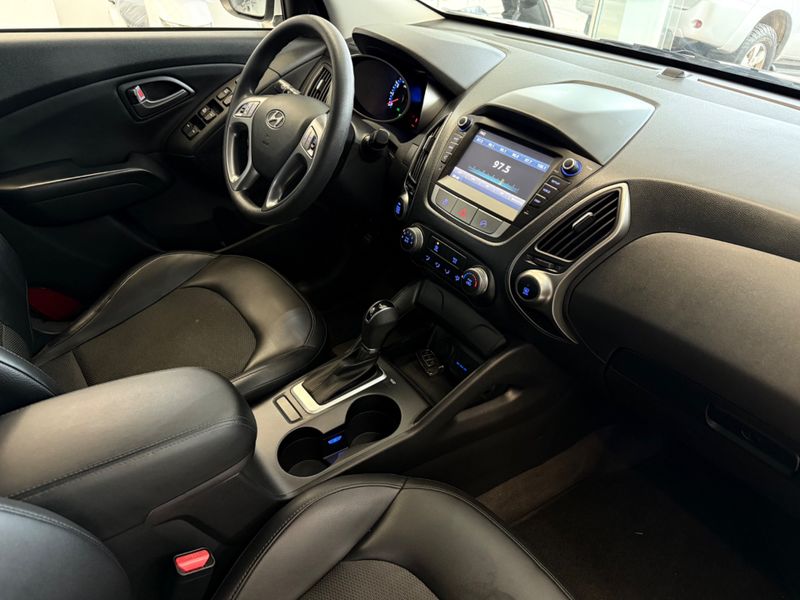 Hyundai Ix35 Gl 2.0 16v 2wd 2017/2018 COVEL VEICULOS ENCANTADO / Carros no Vale