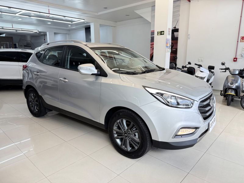 Hyundai Ix35 Gl 2.0 16v 2wd 2017/2018 COVEL VEICULOS ENCANTADO / Carros no Vale