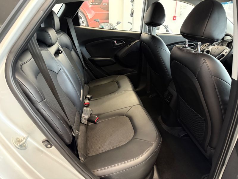 Hyundai Ix35 Gl 2.0 16v 2wd 2017/2018 COVEL VEICULOS ENCANTADO / Carros no Vale