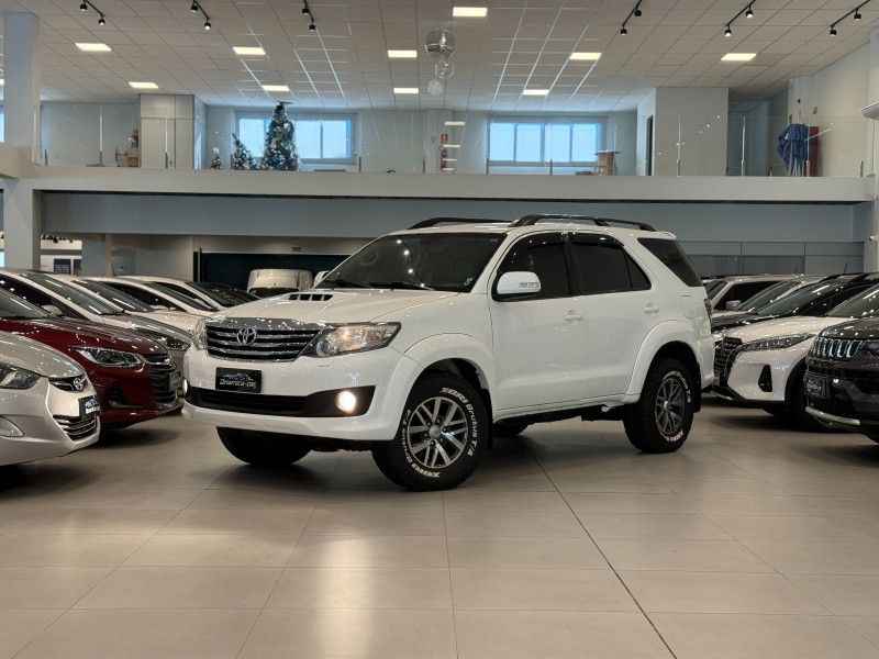Toyota HILUX SW4 SRV 3.0 2012 DINAMICA-CAR VENÂNCIO AIRES / Carros no Vale