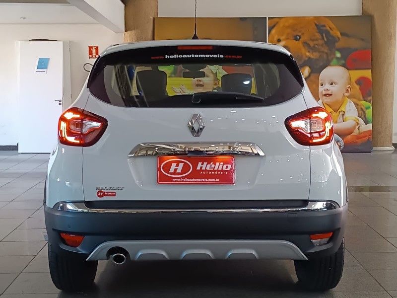 Renault CAPTUR INTENSE 1.6 2019 HÉLIO AUTOMÓVEIS LAJEADO / Carros no Vale