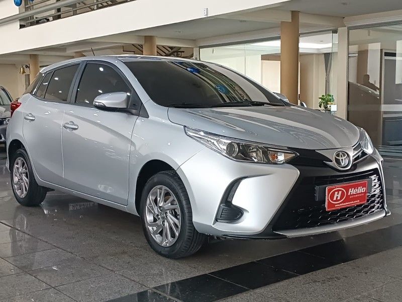Toyota YARIS XS 1.5 2023 HÉLIO AUTOMÓVEIS LAJEADO / Carros no Vale