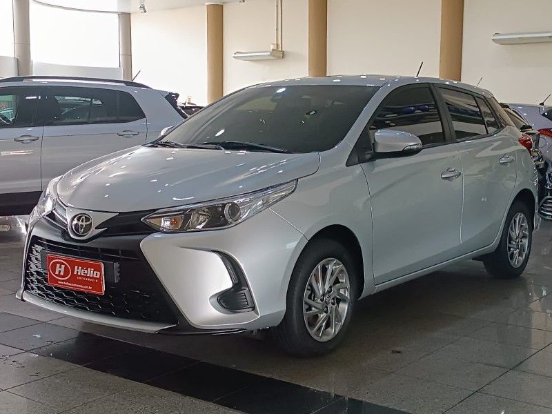 Toyota YARIS XS 1.5 2023 HÉLIO AUTOMÓVEIS LAJEADO / Carros no Vale