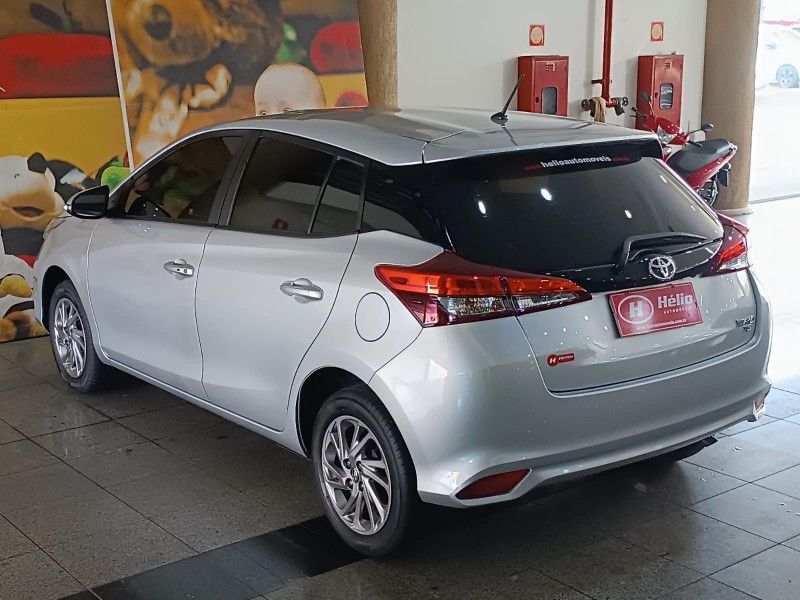 Toyota YARIS XS 1.5 2023 HÉLIO AUTOMÓVEIS LAJEADO / Carros no Vale
