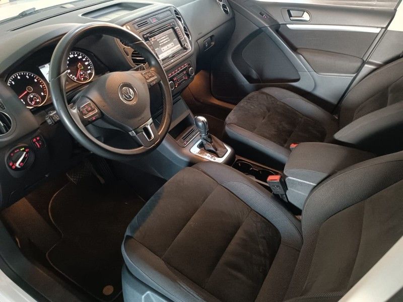 Volkswagen TIGUAN 2.0 TSi 2014 HÉLIO AUTOMÓVEIS LAJEADO / Carros no Vale