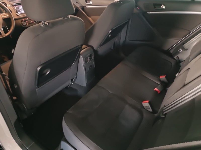 Volkswagen TIGUAN 2.0 TSi 2014 HÉLIO AUTOMÓVEIS LAJEADO / Carros no Vale
