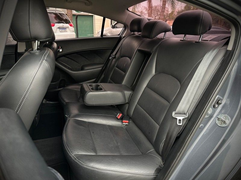 Kia CERATO SX 4 1.6 CVT 2019 NEUMANN VEÍCULOS ARROIO DO MEIO / Carros no Vale