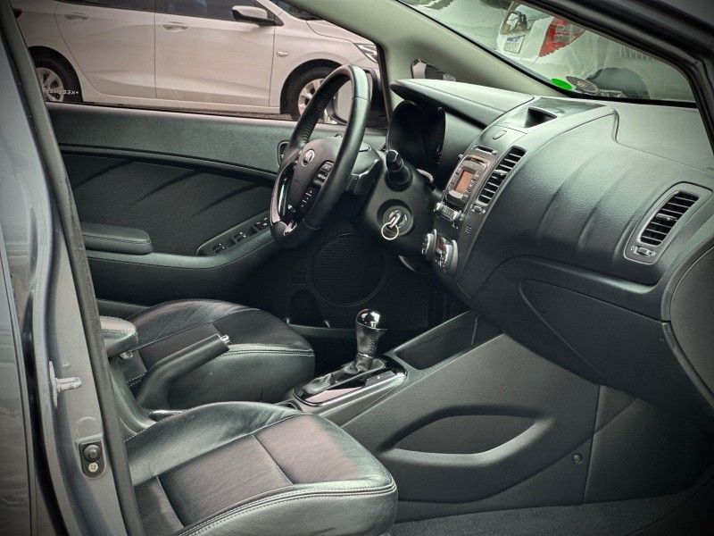 Kia CERATO SX 4 1.6 CVT 2019 NEUMANN VEÍCULOS ARROIO DO MEIO / Carros no Vale