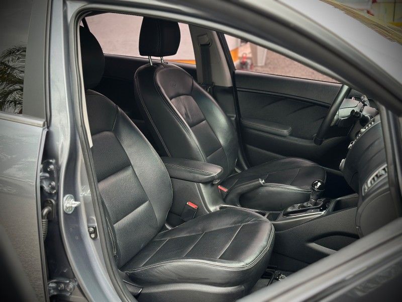 Kia CERATO SX 4 1.6 CVT 2019 NEUMANN VEÍCULOS ARROIO DO MEIO / Carros no Vale