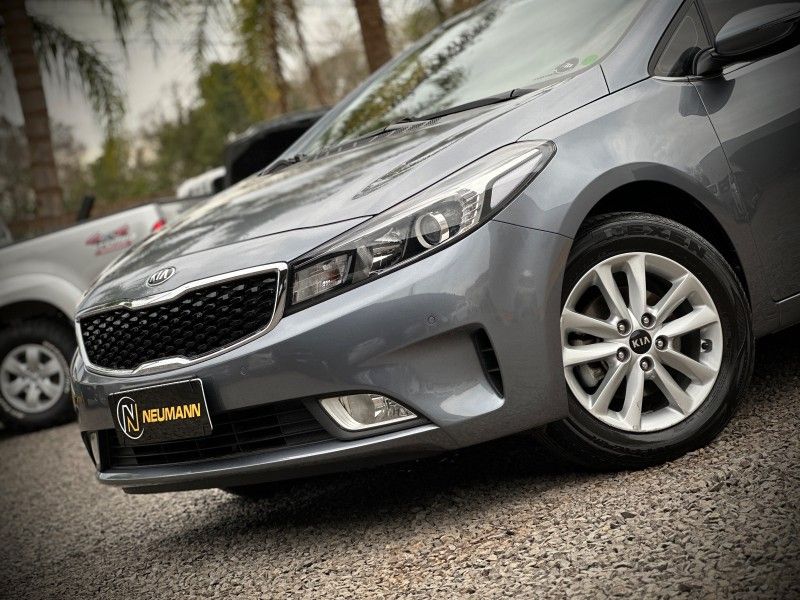 Kia CERATO SX 4 1.6 CVT 2019 NEUMANN VEÍCULOS ARROIO DO MEIO / Carros no Vale