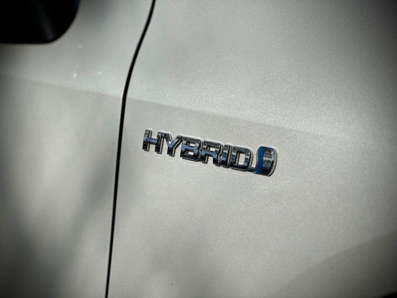 Toyota COROLLA ALTIS 1.8 HYBRID PREMIUM CVT 2023 NEUMANN VEÍCULOS ARROIO DO MEIO / Carros no Vale