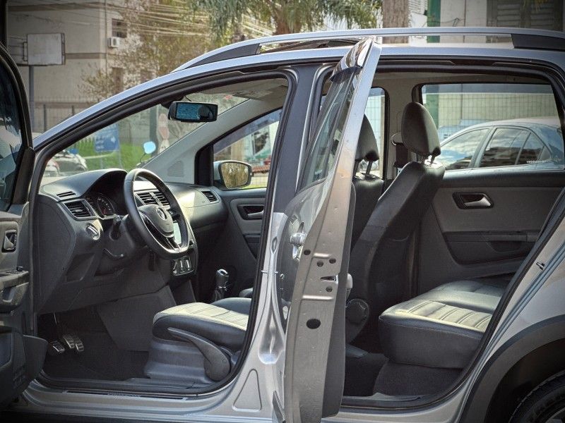 Volkswagen CROSSFOX MSI 1.6 2016 NEUMANN VEÍCULOS ARROIO DO MEIO / Carros no Vale