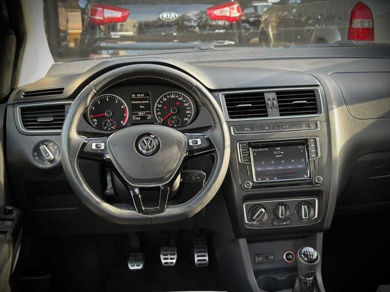 Volkswagen CROSSFOX MSI 1.6 2016 NEUMANN VEÍCULOS ARROIO DO MEIO / Carros no Vale