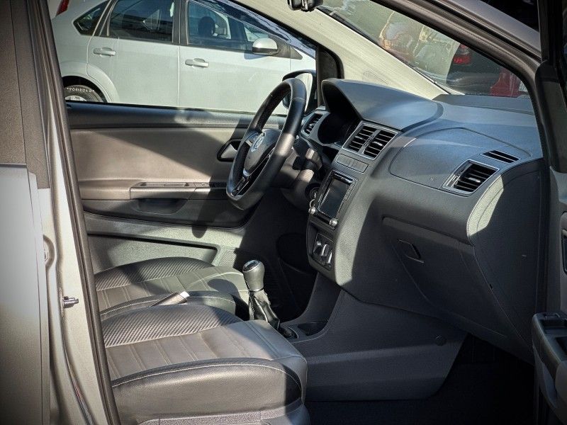 Volkswagen CROSSFOX MSI 1.6 2016 NEUMANN VEÍCULOS ARROIO DO MEIO / Carros no Vale