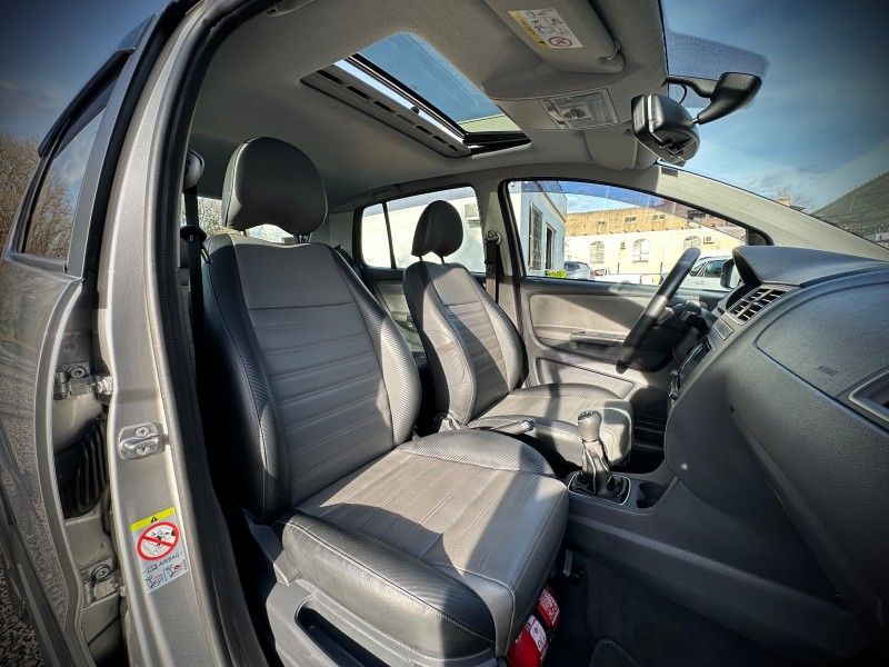 Volkswagen CROSSFOX MSI 1.6 2016 NEUMANN VEÍCULOS ARROIO DO MEIO / Carros no Vale