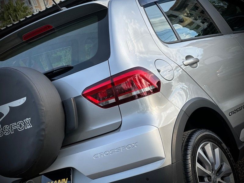 Volkswagen CROSSFOX MSI 1.6 2016 NEUMANN VEÍCULOS ARROIO DO MEIO / Carros no Vale