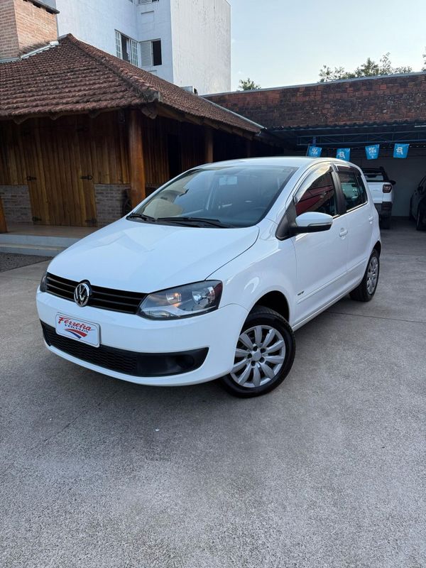 Volkswagen FOX TREND 1.6 8V 2013 FERREIRA VEÍCULOS VENÂNCIO AIRES / Carros no Vale
