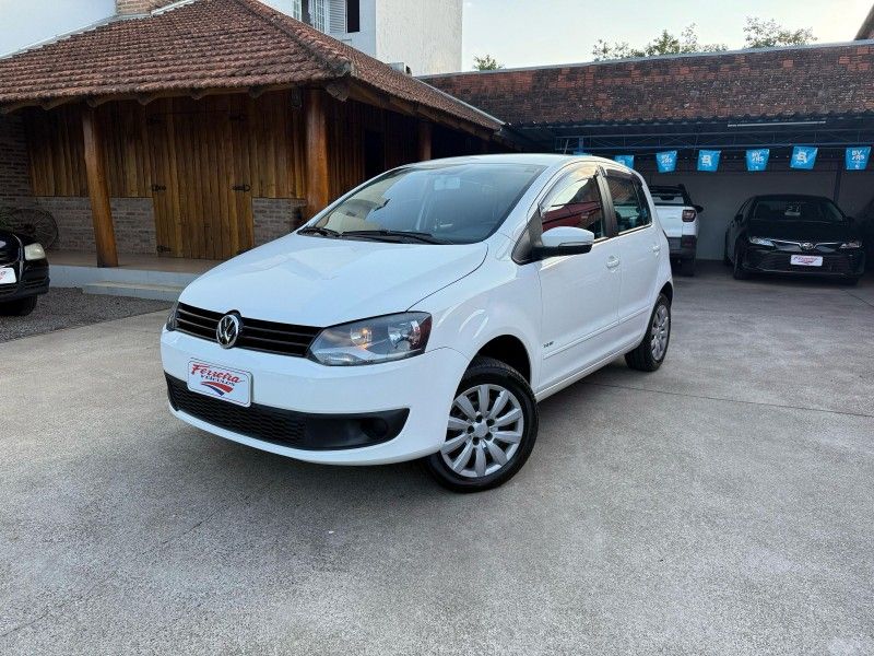 Volkswagen FOX TREND 1.6 8V 2013 FERREIRA VEÍCULOS VENÂNCIO AIRES / Carros no Vale