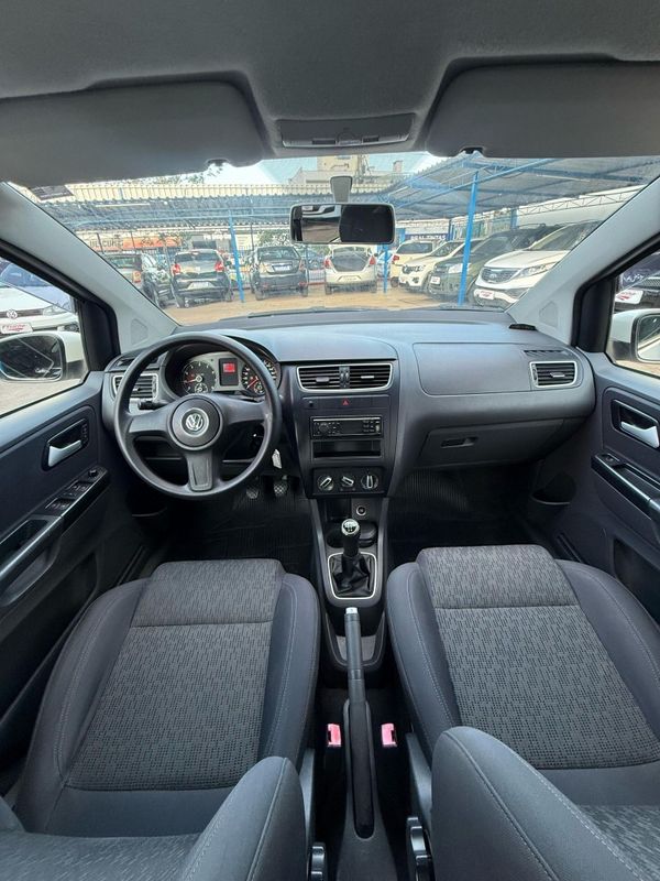 Volkswagen FOX TREND 1.6 8V 2013 FERREIRA VEÍCULOS VENÂNCIO AIRES / Carros no Vale