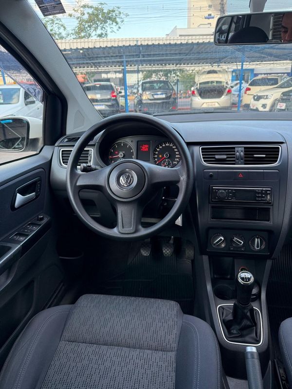 Volkswagen FOX TREND 1.6 8V 2013 FERREIRA VEÍCULOS VENÂNCIO AIRES / Carros no Vale