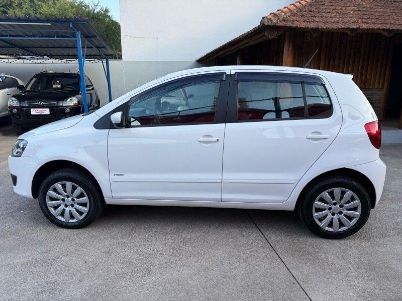 Volkswagen FOX TREND 1.6 8V 2013 FERREIRA VEÍCULOS VENÂNCIO AIRES / Carros no Vale