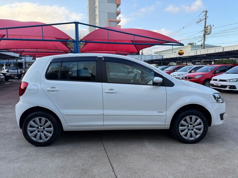 Volkswagen FOX TREND 1.6 8V 2013 FERREIRA VEÍCULOS VENÂNCIO AIRES / Carros no Vale