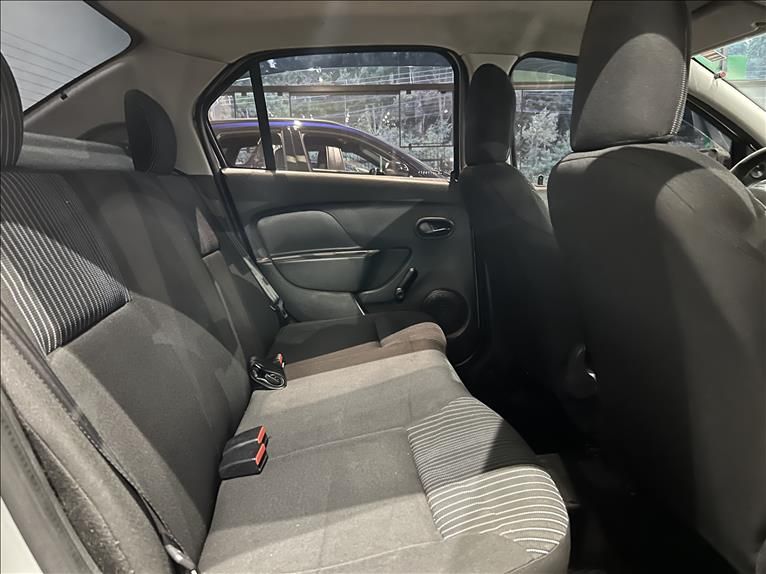 RENAULT LOGAN 1.0 Authentique 16V 2014/2015 M&C AUTOMÓVEIS CAXIAS DO SUL / Carros no Vale