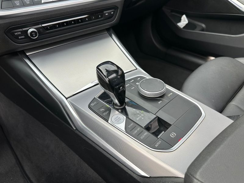 BMW 330i Sport 2.0 TB 16V 4p 2019/2020 CONCEPT MOTORS PASSO FUNDO / Carros no Vale
