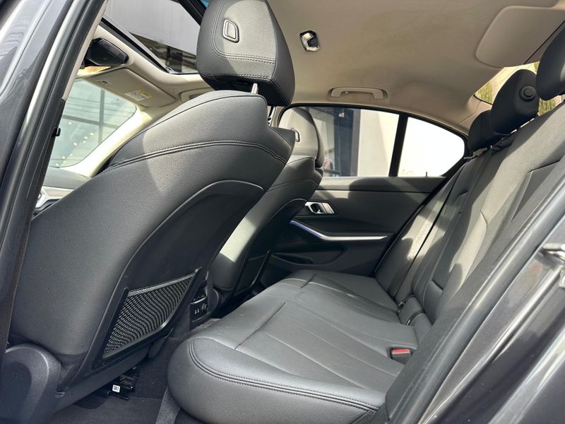 BMW 330i Sport 2.0 TB 16V 4p 2019/2020 CONCEPT MOTORS PASSO FUNDO / Carros no Vale