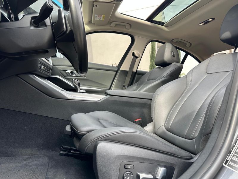 BMW 330i Sport 2.0 TB 16V 4p 2019/2020 CONCEPT MOTORS PASSO FUNDO / Carros no Vale