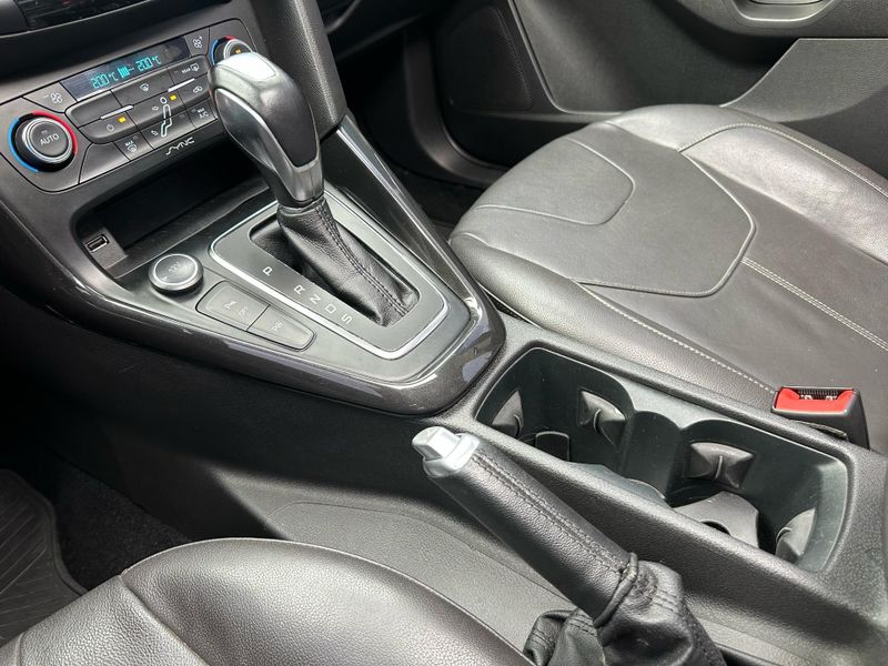 Ford Focus Fastback TIT./T.PLUS 2.0 Flex Aut. 2017/2018 CONCEPT MOTORS PASSO FUNDO / Carros no Vale